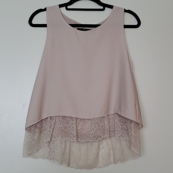 Zara - Sleeveless blouse, lacey bottom peekout hem - Picture 1 of 3